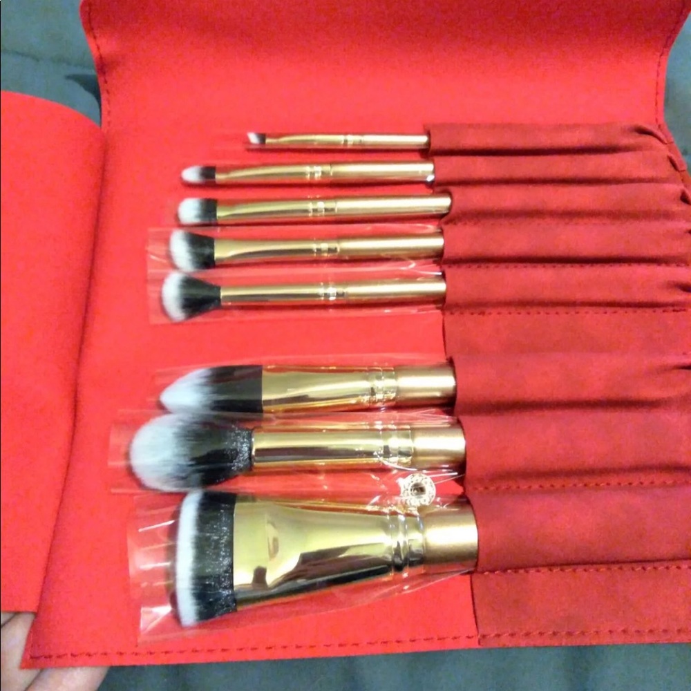 🌹 LUXIE - Glitter and Gold Brush Set with Pouch - Picture 8 of 11